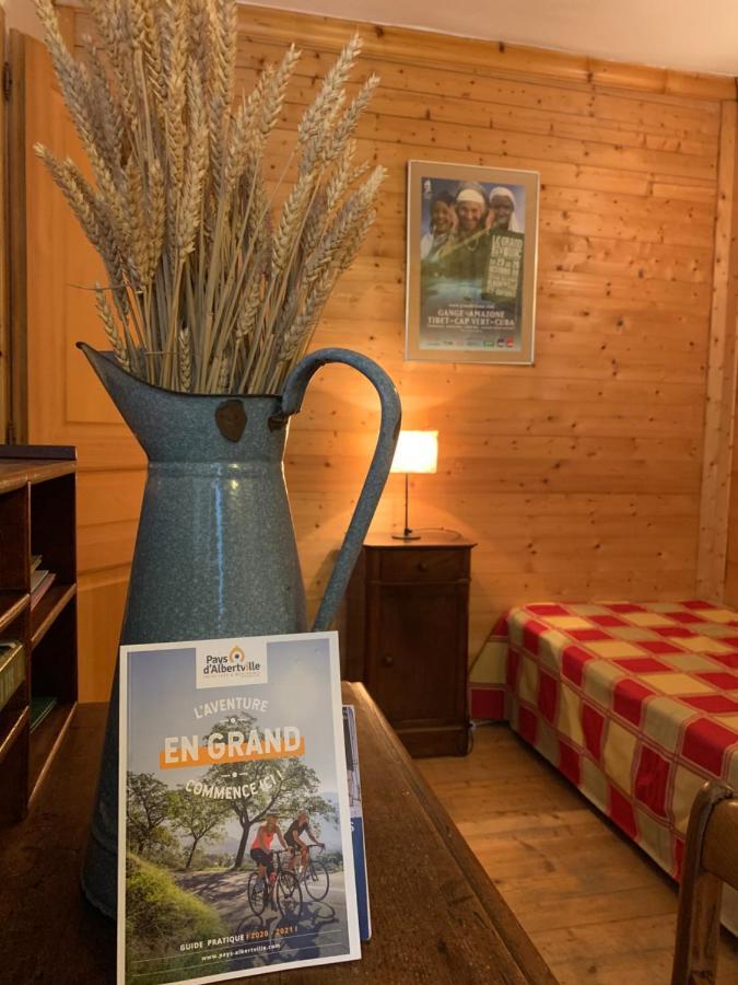 Au Cheval Blanc - Appartements Et Chambres D'Hotes Albertville Exterior foto