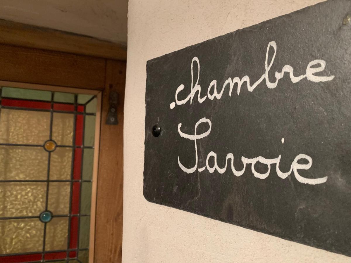 Au Cheval Blanc - Appartements Et Chambres D'Hotes Albertville Exterior foto